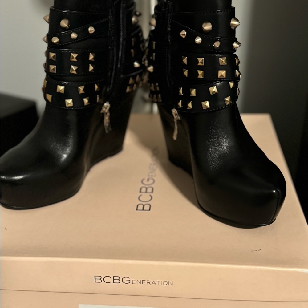 BCBG Wedge Bootie Black Size 6.5